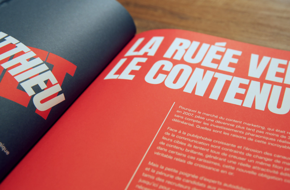 Brochure imprimée au format carré