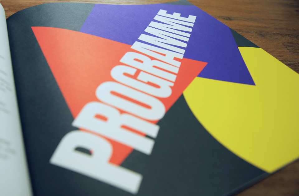 Brochure imprimée au format carré